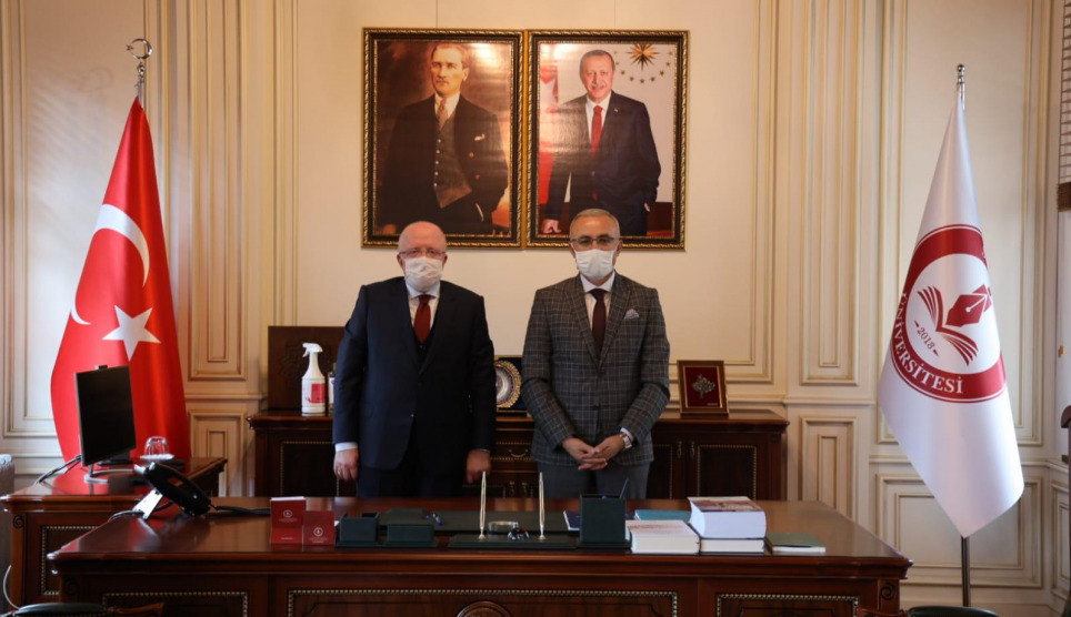 Recep Tayyip Erdoğan Üniversitesi Rektörü Prof. Dr. Hüseyin Karaman’dan SAMÜ Rektörü Prof. Dr. Mahmut Aydın’ı ziyaret etti.