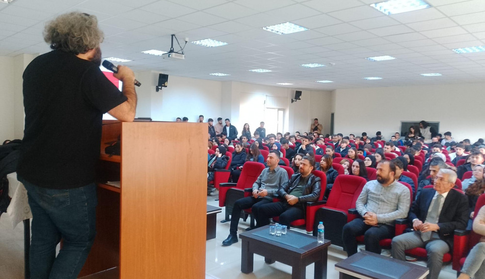 Yüksekokulumuzda Dr. Öğr. Üyesi Emin Selçuk TAŞAR tarafından Ufkî Şehir konulu seminer programı düzenlenmiştir.