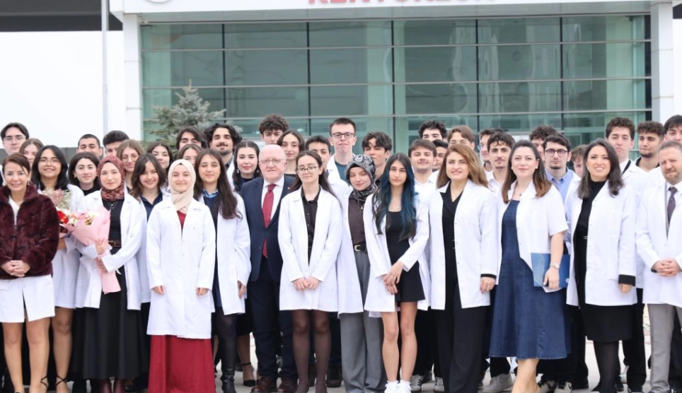 14 Mart Tıp Bayramı ve Beyaz Önlük Giyme Töreni Üniversitemizde Coşkuyla Gerçekleştirildi